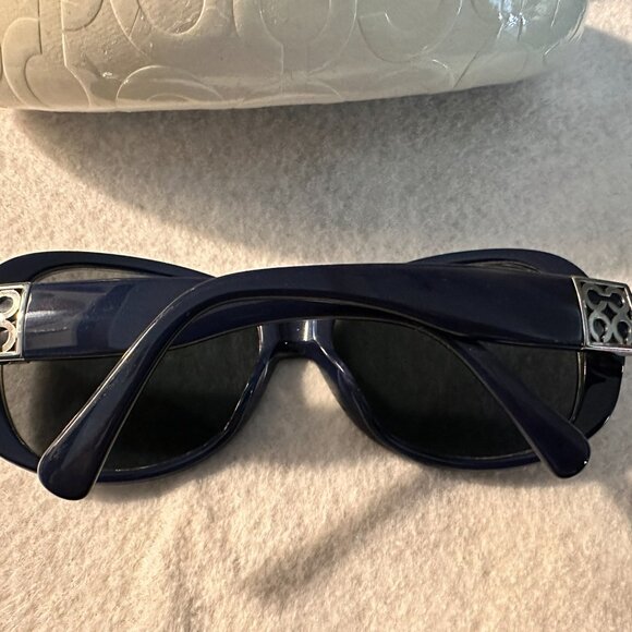 Navy Coach Sunglasses with white gloss clam-style case and cleaning cloth - Picture 4 of 5
